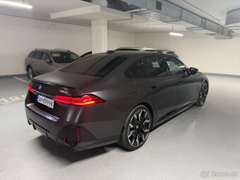BMW i5 M60 xDrive B&W - 4