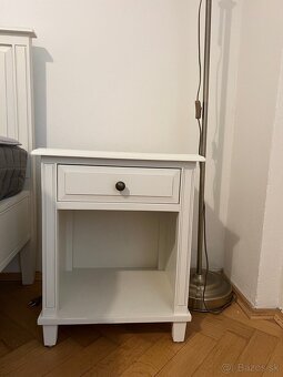 Štýlová posteľ 160x200 a nočné stolíky - 4