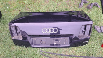 Audi A8 D3 naraznik zadne svetla dvere - 4