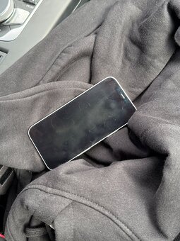 Predám používaný Apple iPhone 12, 128 GB, biely. - 4