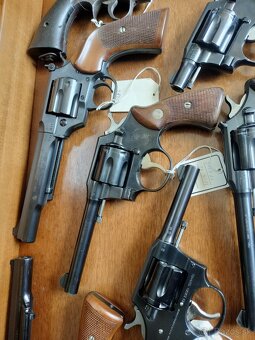 Revolver - 4