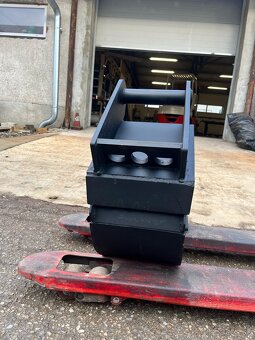 Na predaj lopata na 3t bager 300mm Lehnhoff MS3 - 4