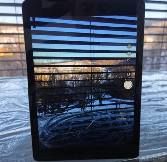 Apple iPad 6 gen. / 32GB Uložiště / IOS 17.7.10 / 9,7" /SIM - 4