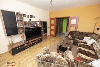 Priestranný 3-izbový byt (VNKS) so zasklenou lodžiou a veľko - 4
