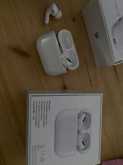 AirPods Pro s MagSafe a Lighting konektorom - 4