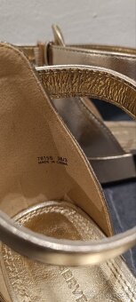 Zlaté sandálky - 4