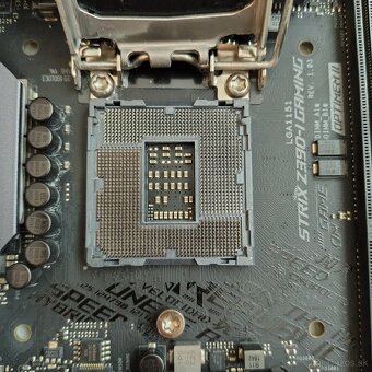 ASUS ROG STRIX Z390-I GAMING - ITX - 4