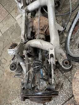 diely e39 tlmiče , brzdí zadná náprava - 4