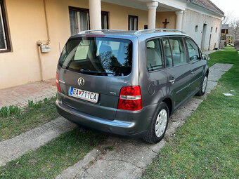 Volkswagen Touran - 4