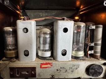 Retro bakellitové rádio Tesla Talisman 308U - 4
