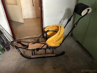 Kovové sánky so strieškou - 4