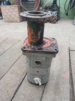 Priruba na hydraulické čerpadlo - 4