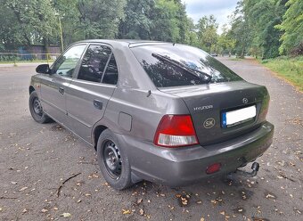Hyundai Accent - 4