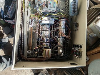 Predám elektrickú skriňu s frekvenčným meničom, ističmi) - 4