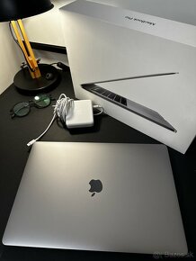 Apple MacBook Pro 2017 15,4-inch 250 GB Intel Core i7 - 4