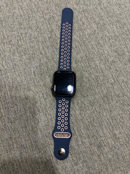 Apple Watch SE 44 mm - 4