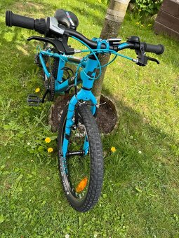 Predám odľahčený detský bicykel Cube Acid 200 SL 20" - 4