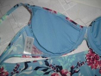 Nebeske kvietkovane bikiny - 4