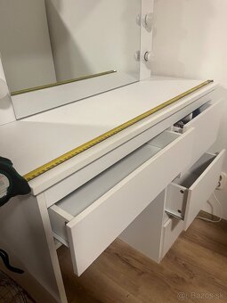 TOALETNÝ STOLÍK S LED SVETLAMI - 4