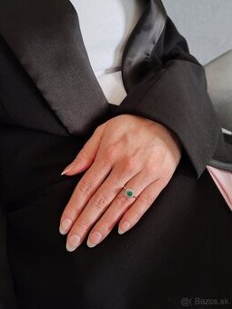 Smaragdový prsteň z 18k bieleho zlata s prírodnými diamantmi - 4