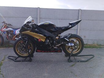 YAMAHA R6 - 4