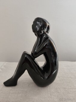 Akt žena Brusel keramická soška - 4