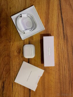 Air Pods 3 - 4