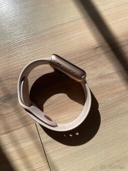 Apple Watch Series 3 – 38mm, zlatoružové - 4