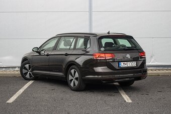 VW Passat Variant 2.0 TDI 110kW DSG Pôvodný lak - 4