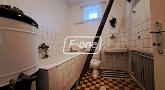 Dvojgeneračná stavba v malebnej obci Trstín - 4