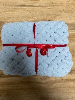 Háčkovaná sivá deka z jemnej eco vlny - 4