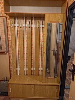 Vešiaková stena - 4