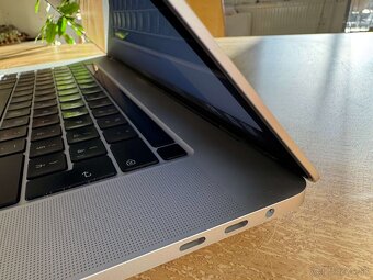 MacBook Pro 16” (2019) – Intel i7, 16 GB RAM, 500 GB SSD - 4