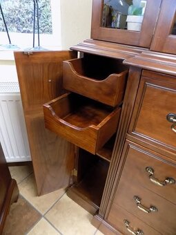 Rustikálna vitrína masív - 4