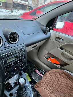 Ford fiesta 1.3 2003 - 4