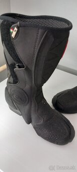 Predám dámske motorkarske čižmy vel 36 - 4