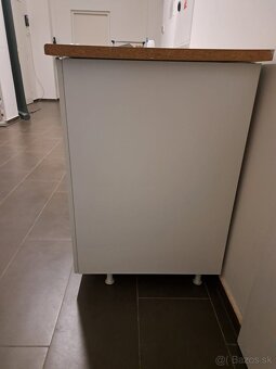 Predám biely kuchynský nábytok / skrinky - 4