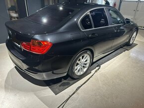 4 dverový sedan BMW radu 3 - 318d (F30) - 4