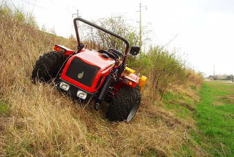 Malotraktor AGT 960 svahový speciál, otočné pracovisko, 50HP - 4
