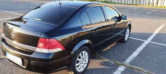 ASTRA SEDAN - 4