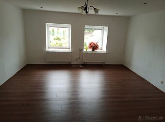 Rodinný dom v Žakovciach - dve bytové jednotky - 4