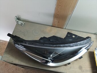 Práve predné svetlo Kia Rio - 4