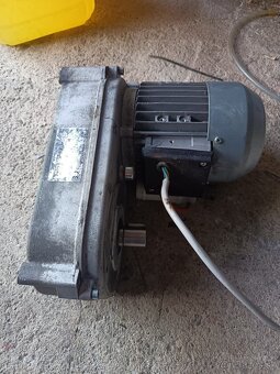 Elektromotor s prevodovkou - 4