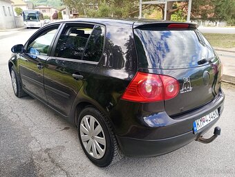 Predám Wolkswagen Golf 5 TDI Comfortline - 4