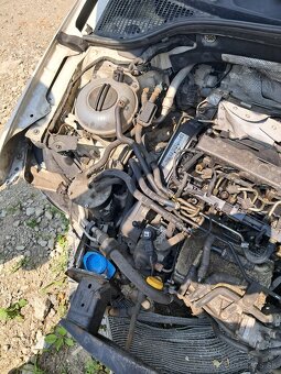 Rozpredám octavia 3, 1.6, 77kw, svetlá,dvere, motor, kufor - 4