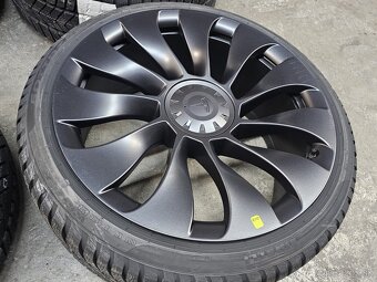 TESLA MODEL Y Originálne 21“ zimné pneumatiky Pirelli - 4