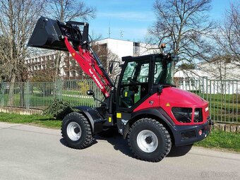 nakladač YANMAR V7 ( nosnosť 1.750kg, lopata 0,7 m ) záruka - 4