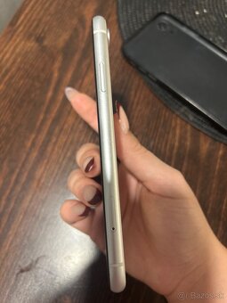 Predám Iphone Xr - 4