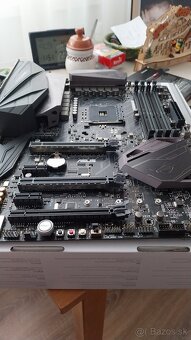 ASUS ROG CROSSHAIR VI HERO - 4