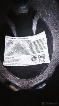 Predám lyžiarske detské prilby a paličky - 4